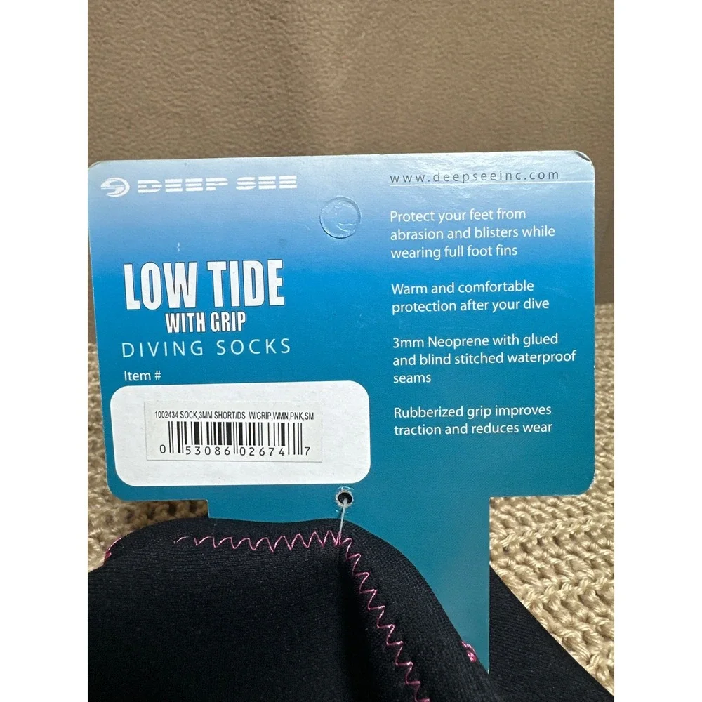 Deep See Low Tide 3mm Neoprene Diving Socks Black Pink Grip Sole Small 1002434